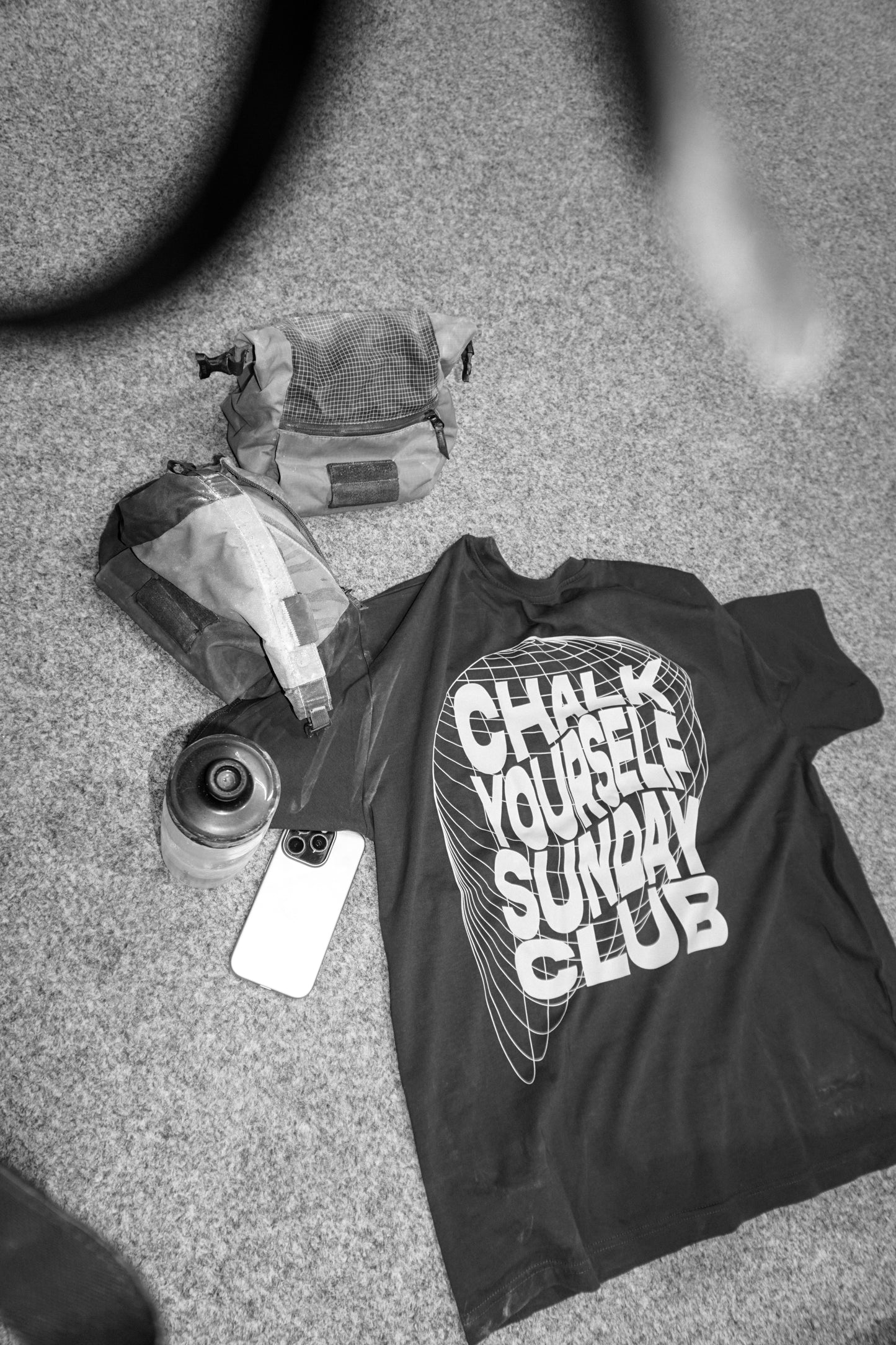 Sunday Club Tee – Grey Blue T-Shirt mit Backprint